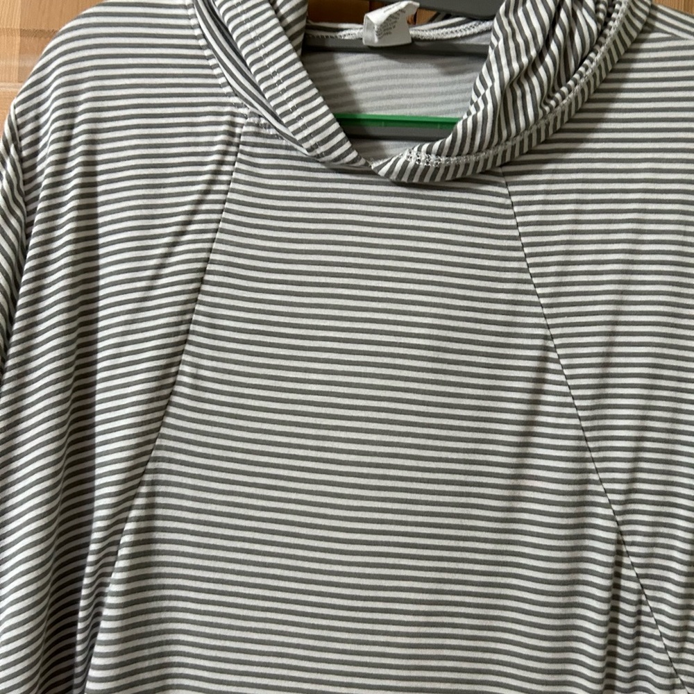 Womens gray and white striped knit hoody size 18-20